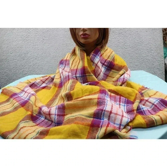 Old Navy Blanket Scarf-One Size-100% Acrylic- 72" x 32" - Picture 2 of 6